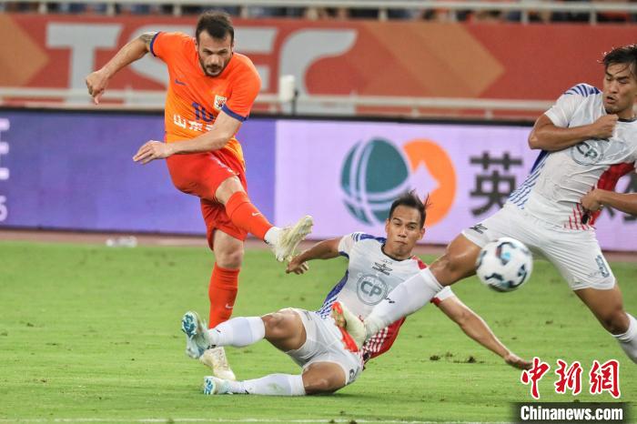 山东泰山点球大战险胜曼谷联 惊险晋级亚冠正赛