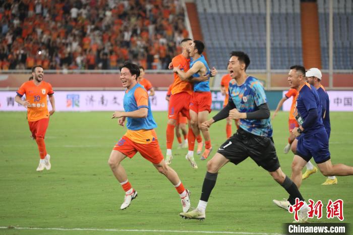 山东泰山点球大战险胜曼谷联 惊险晋级亚冠正赛