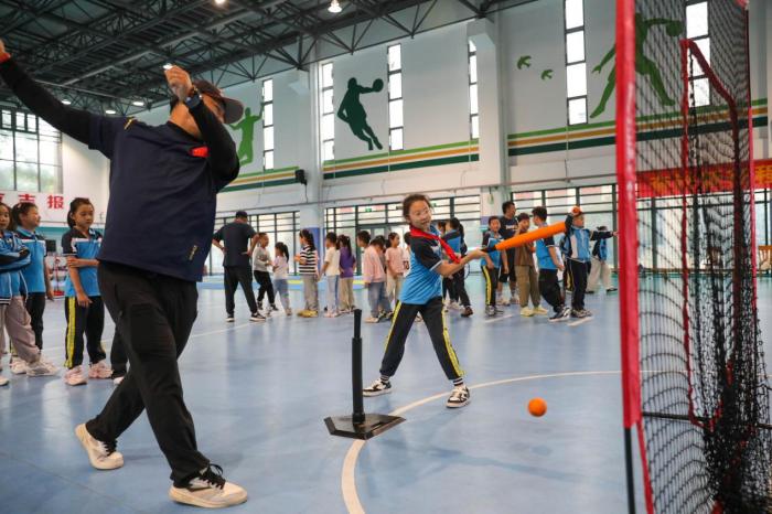 快乐垒球进校园 携手共筑青少年运动新生态