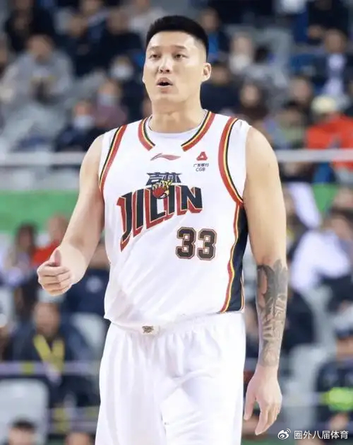 曾繁日无球卡位挥拳击打对手裆部遭CBA重罚