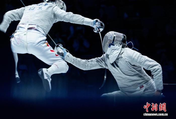 福建队在粤港澳全运会击剑女子重剑团体赛中夺