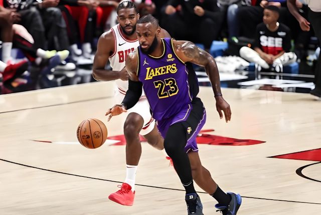 41岁詹姆斯领跑快攻榜单 生涯23季场均20+创历史纪