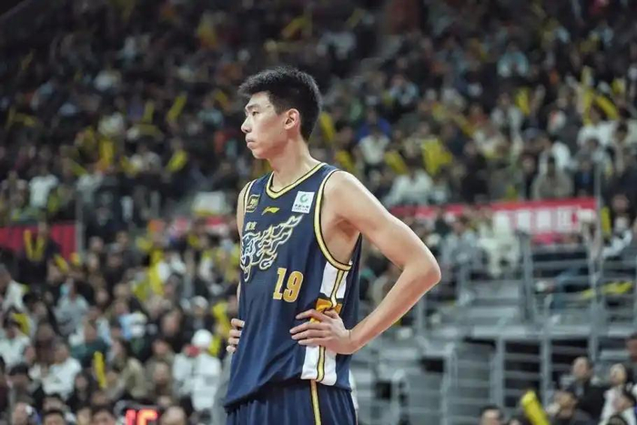 徐昕季后赛13分引热议 郭艾伦直言需沉淀