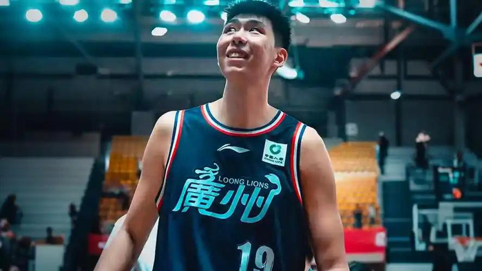 徐昕季后赛13分引热议 郭艾伦直言需沉淀