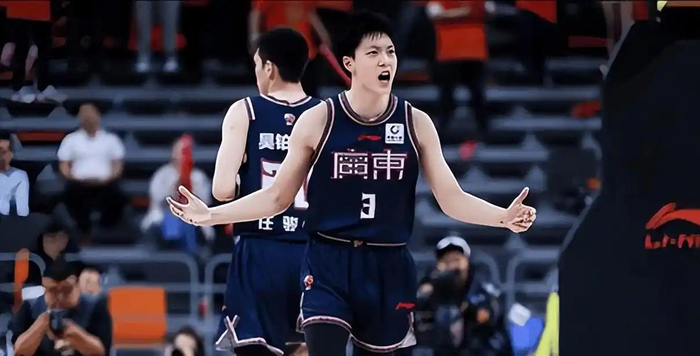 徐昕季后赛13分引热议 郭艾伦直言需沉淀