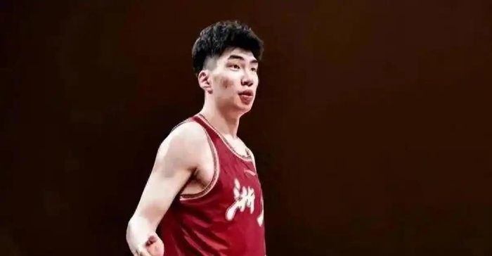 徐昕季后赛13分引热议 郭艾伦直言需沉淀